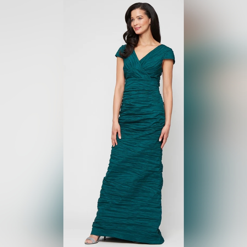 Alex Evenings Emerald Green Crinkle Stretch Taffeta Formal Gown NWT Size 4
